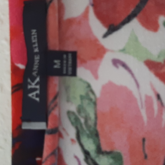 Ann Klein size medium floral print top - Picture 2 of 4